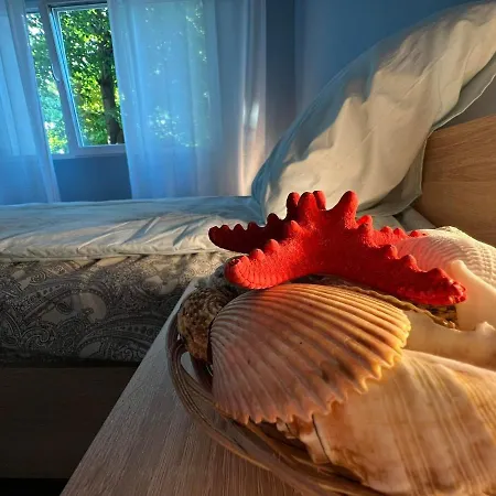 Petya's Two Bedroom Near The Sea Garden. Apartmán *