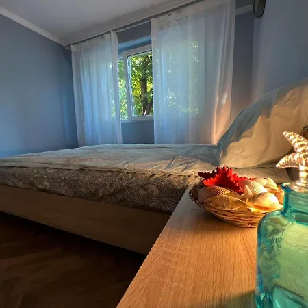 Petya's Two Bedroom Near The Sea Garden. Apartmán *